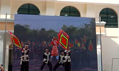 Học sinh học lịch sử qua hình thức hóa thân