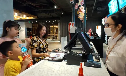 Rạp phim mở cửa trở lại: Vui nhưng cẩn trọng
