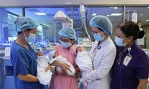 Cứu sống 3 trẻ sinh non từ sản phụ mang tam thai tự nhiên