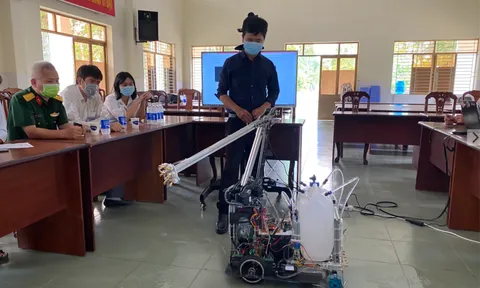 TP HCM chính thức sử dụng robot để khử khuẩn phòng cách ly ngừa Covid-19 vào ngày mai