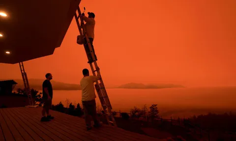 Vì sao camera trên iPhone không thể chụp được cảnh bầu trời đỏ rực như máu?