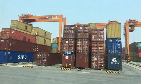 Dứt khoát tái xuất các container “rác” về nước xuất khẩu