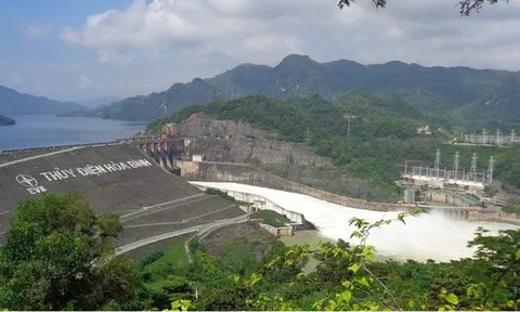 Miền Nam tiếp tục mưa to, 4 thủy điện ở miền Bắc cùng xả lũ