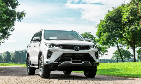 Ảnh chi tiết Toyota Fortuner 2020 giá từ 995 triệu đồng