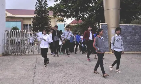 Nữ sinh bật khóc ra về vì thi nhầm môn