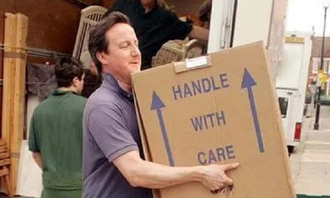 Lan truyền chóng mặt ảnh cựu Thủ tướng Anh