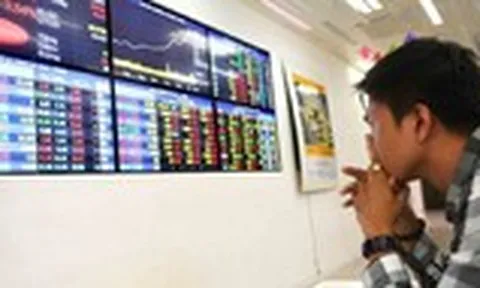 Chứng khoán biến động mạnh, vàng tăng gần 600.000 đồng/lượng