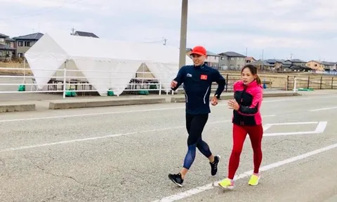 “Hot-boy” đi bộ Thành Ngưng cùng các tuyển thủ ở Đà Nẵng “cấm trại” lần 2 vì COVID-19