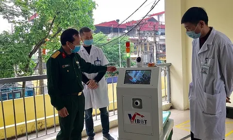 Chế tạo thành công robot vận chuyển trong khu vực cách ly