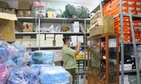 Phát hiện kho chứa hàng chục ngàn sản phẩm không rõ nguồn gốc