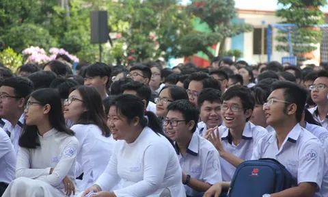 Gần 1.500 học sinh học cách ứng xử thông minh trên mạng xã hội