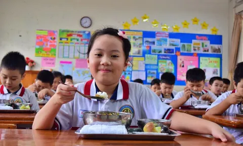 Chế độ dinh dưỡng cho trẻ tuổi học đường