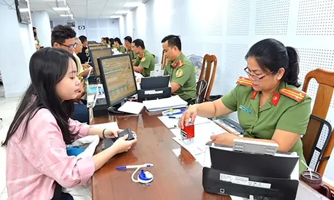 Làm hộ chiếu nhanh “chính chủ” chỉ 200.000 đồng