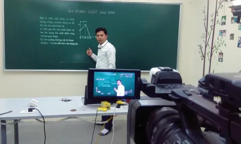 Hôm nay, học sinh lớp 9 và lớp 12 ở Hà Nội bắt đầu học trên truyền hình