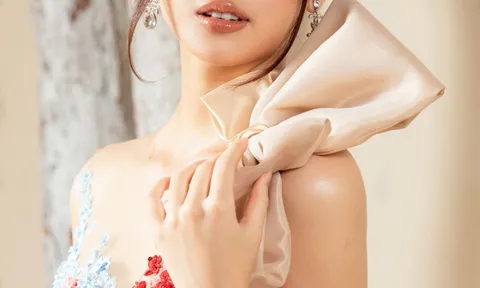 Hoa hậu Lương Thùy Linh quyến rũ mọi góc độ trong váy Hoàng Hải