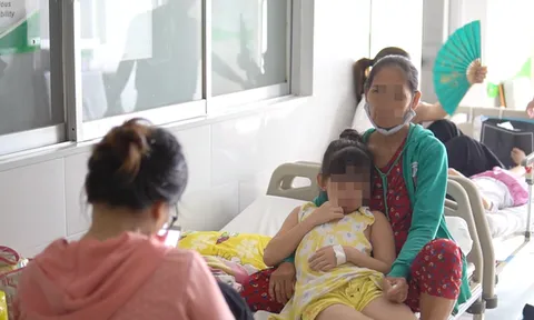 Quận 2: Hơn 20 học sinh tiểu học nhập viện nghi do ngộ độc thức ăn tại trường