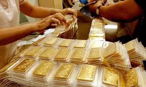 Vàng SJC tiến sát 51 triệu đồng/lượng, VN-Index giảm gần 11 điểm