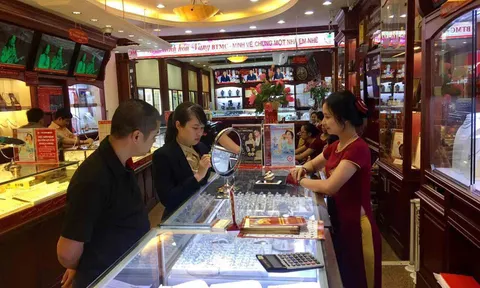 Tuột mốc 42 triệu đồng/lượng, giá vàng xuống thấp nhất hơn hai tuần