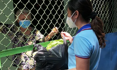 Sài Gòn ấm tình người trong những ngày giãn cách