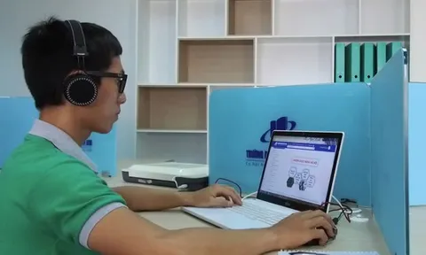 Giảng viên vẫn nhiệt tình làm việc dù giảm lương