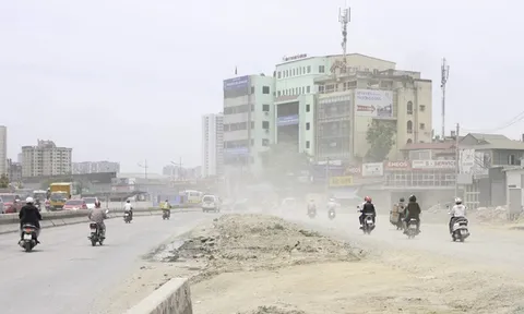 Đại công trường gây bão bụi mờ mắt người dân Hà Nội