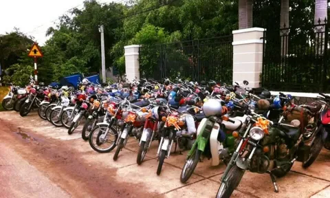 Sửng sốt với màn rước dâu bằng dàn xe Honda 67