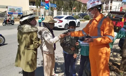 Phát hơn 10.000 khẩu trang miễn phí ở vùng đồng bào dân tộc thiểu số