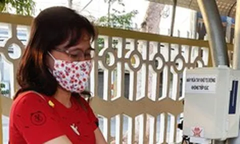 Hai học sinh ở Trà Vinh chế tạo thiết bị rửa tay khô tự động không tiếp xúc