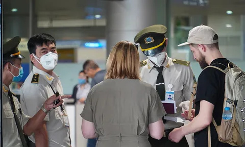 Yêu cầu cách ly 67 hành khách mới nhập cảnh vào Việt Nam