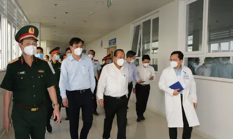 Phó Thủ tướng Thường trực thăm một số cơ sở điều trị bệnh nhân COVID tại TPHCM