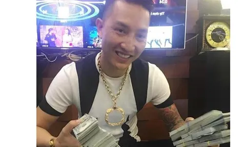 “Giang hồ mạng” Huấn Hoa Hồng bị đưa đi cai nghiện ma túy