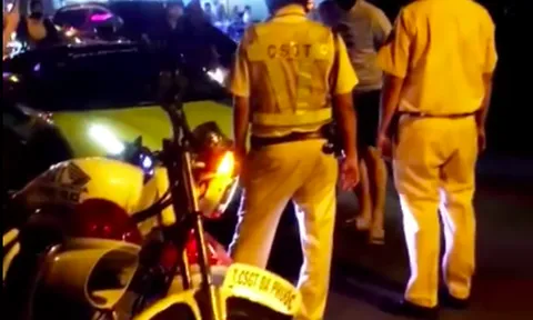 Tài xế đi “siêu xe” Ferrari lăng mạ, chống đối CSGT khi bị kiểm tra