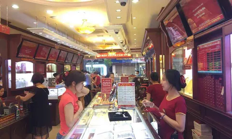 Giá vàng tăng phi mã lên mức cao nhất 6 năm