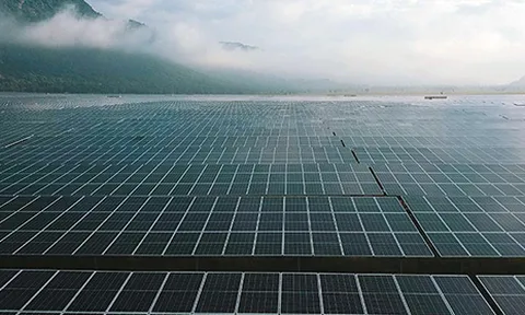 Nhà máy điện mặt trời 3.000 tỷ đồng ở miền Tây hoạt động