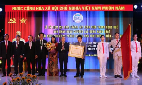 Bệnh viện T.Ư Huế thực hiện nhiều kỹ thuật đầu tiên trên thế giới