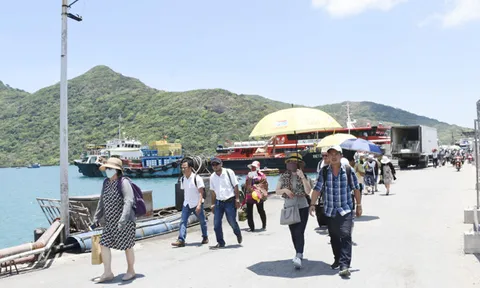 Côn Đảo sắp quá tải khách du lịch