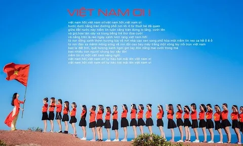 Ảnh kỷ yếu tình yêu Tổ quốc của cô giáo mầm non tương lai