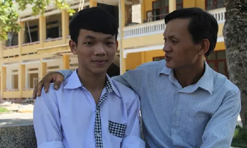 Con trai người bán hàng rong đạt điểm khối A cao nhất Thanh Hóa