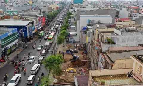 Chuyên gia nói gì về việc thu hồi, bán đấu giá đất ven đường mới mở tại Tp.HCM?