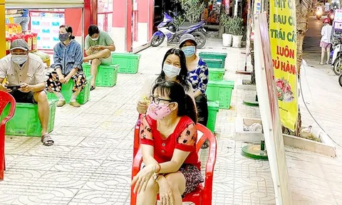 Những dịch vụ thiết yếu nào được hoạt động khi thực hiện Chỉ thị số 10 của UBND TPHCM?