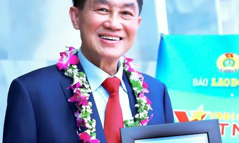 Ông Johnathan Hạnh Nguyễn nhận giải thưởng &#039;Vinh quang Việt Nam&#039;