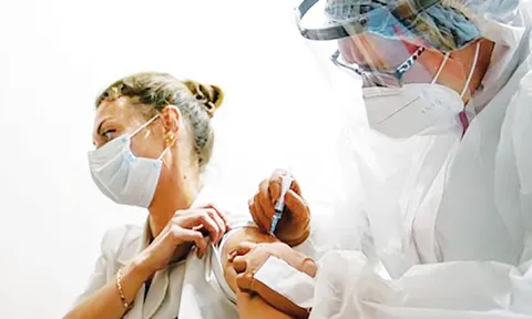 Có vaccine không đồng nghĩa với việc đại dịch sẽ bị đẩy lùi