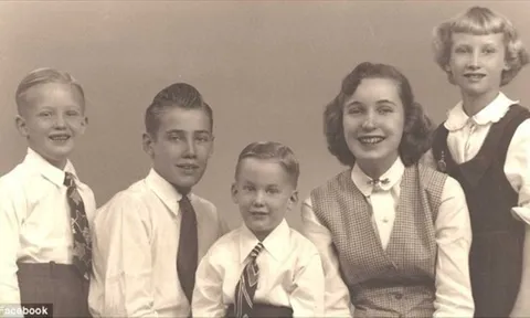 Donald Trump thời trẻ: Giỏi, đẹp trai, nổi tiếng khắp trường