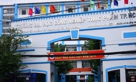 Sinh viên lo lắng vì trường yêu cầu đóng học phí đột ngột