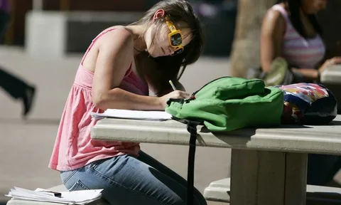 Hãy dừng ngay những việc sau đây để có một cuộc sống sinh viên đúng nghĩa