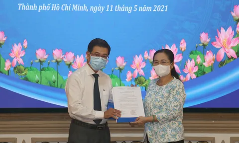 Trao quyết định phê chuẩn ông Nguyễn Văn Dũng làm Phó Chủ tịch HĐND TP HCM