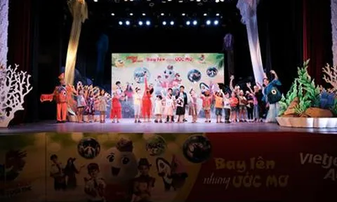 Vở 'Giấc mơ của nàng tiên cá' thu hút đông đảo khán giả nhí lẫn phụ huynh tại TP HCM