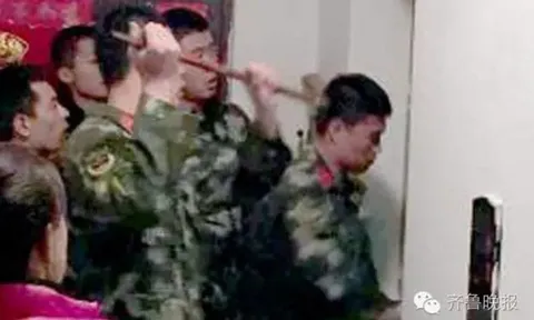 Ngả mũ trước hành động của cậu học trò bị kẹt trong thang máy suốt 5 tiếng