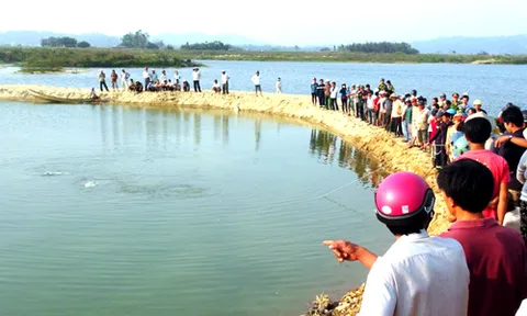 Lũ lên bất ngờ, hai học sinh tử vong