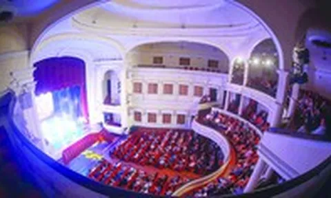 Nhường “đất vàng” cho văn hóa?